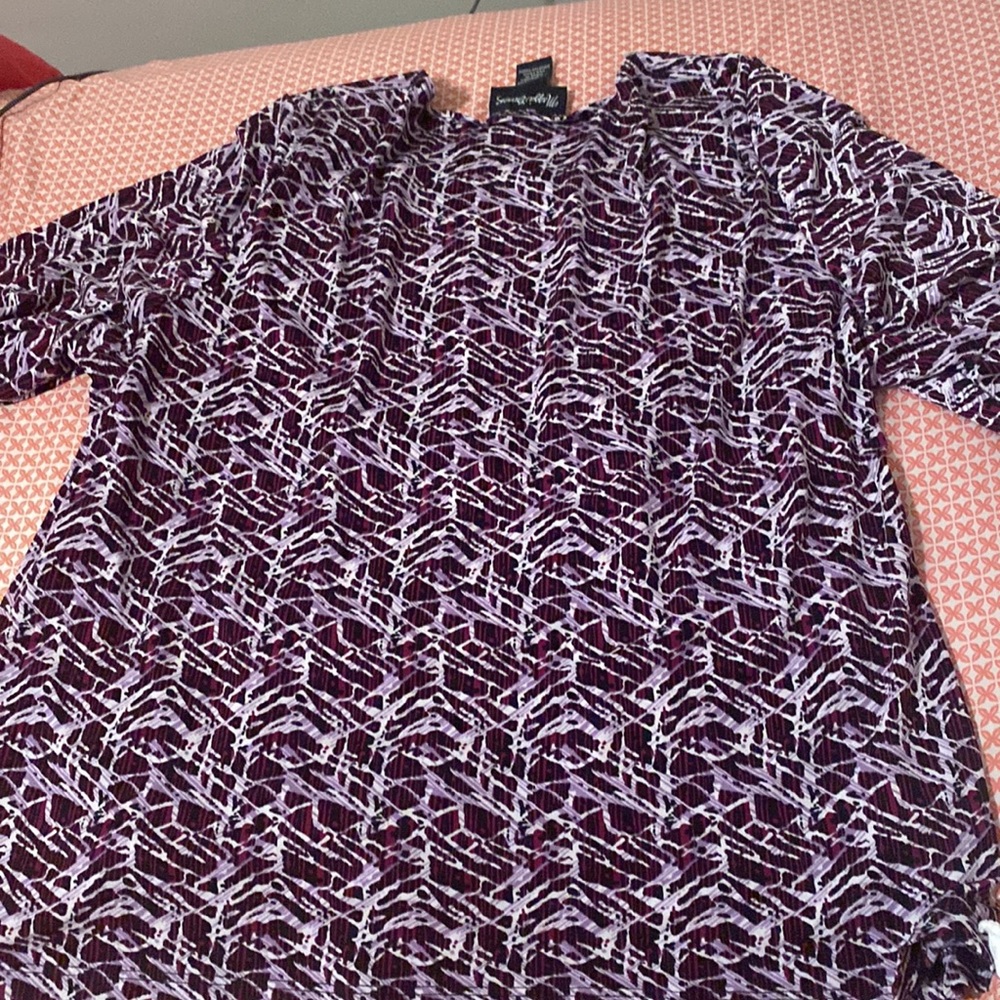 Maggie Barnes polyester/spank casual top - Picture 2 of 3